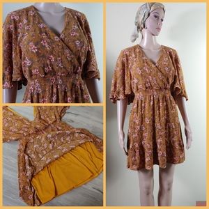 DRESS UP Vneck angel sleeve lined dress